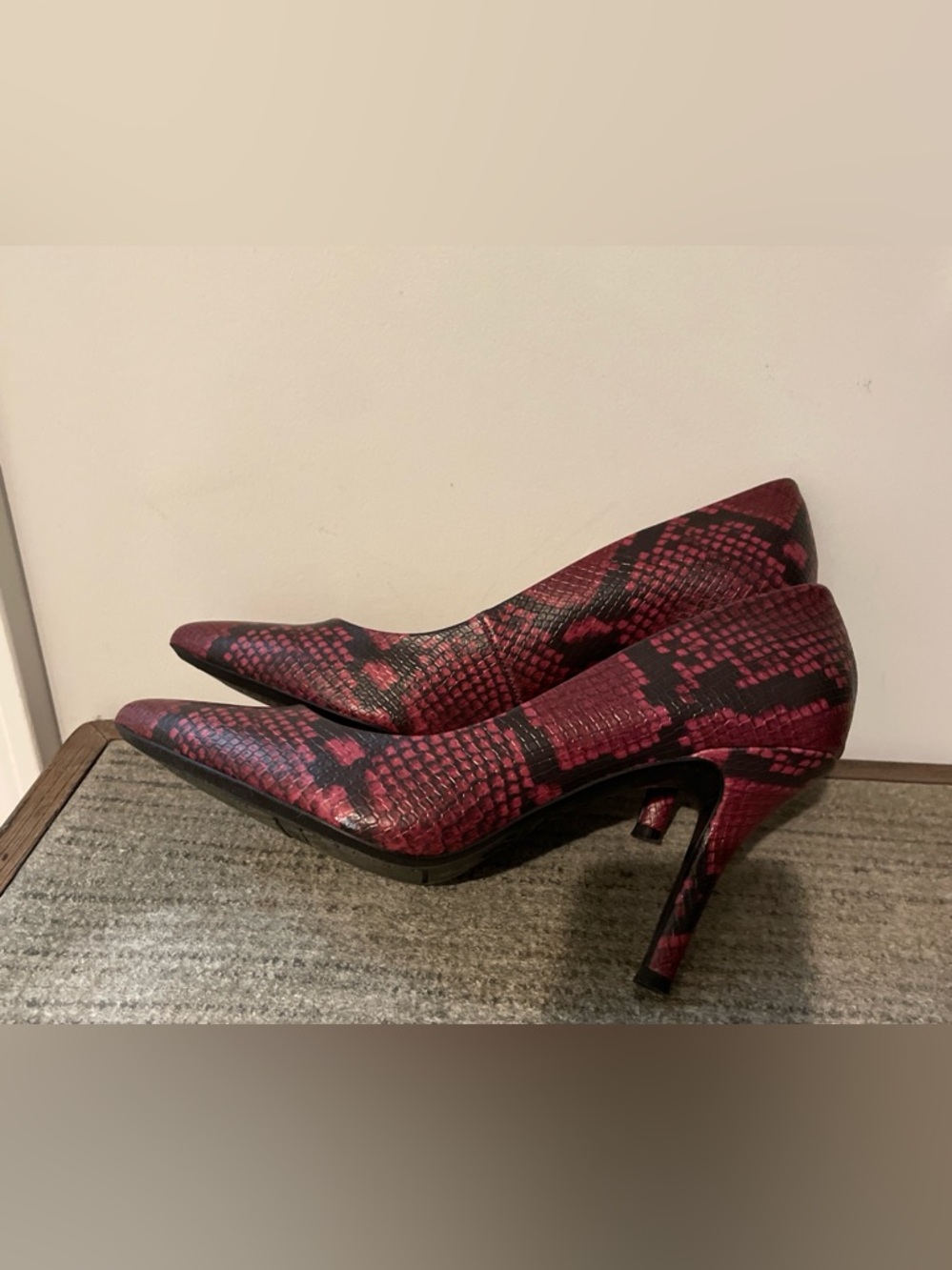 Nine West Snakeskin Pointed Toe Pumps Size 7.5 Coquette Office Confident Edge